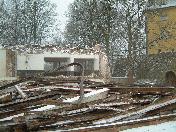 Eisen- und Stahlteile werden vom Schrotthaendler abgeholt